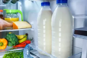 How to store milk in fridge