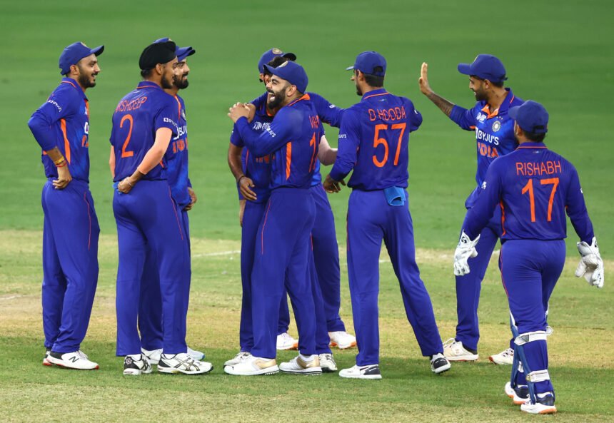 Team India के 3 बल्लेबाज वनडे इंटरनेशनल क्रिकेट में जड़ सकते हैं तिहरा शतक, लिस्ट में 2 भारतीय शामिल
