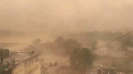 Bihar News: तेज आंधी ने बरपाया कहर, 150 से ज्यादा घर हुए तबाह