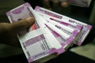 Fixed Deposit: इस बैंक ग्राहकों की लगी लॉटरी, 1 लाख रुपये के निवेशपर मिलेगा बंपर रिटर्न, पढ़ें डिटेल