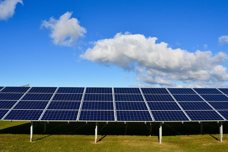 Free Solar Panel: होश उड़ा देने वाले बिजली बिल से आजादी चाहिए तो लें इस कंपनी की मदद