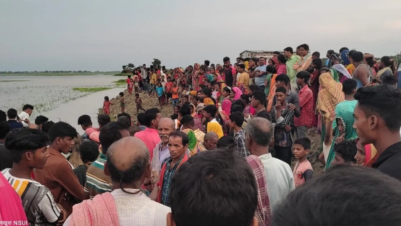 बिहार: दरभंगा में बड़ा हादसा, नाव पलटने से 5 की मौत; कई और के डूबने की आशंका