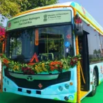 First Hydrogen Bus: दिल्ली में आज से शुरू हुईं 2 हाईड्रोजन बस, हरदीप सिंह पुरी ने दिया ग्रीन सिग्नल