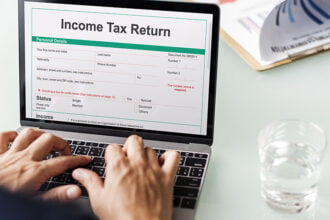 Income Tax Return Filing: सरकार ने ITR फॉर्म किए बड़ें बदलाव, अब इन लोगों को भी देना होगा टैक्स, जानें डिटेल