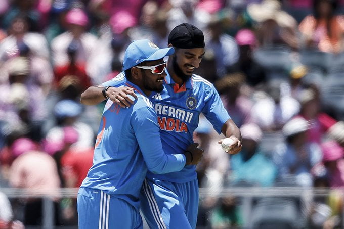 IND vs SA: अर्शदीप-आवेश के आगे दक्षिण अफ्रीका ने किया सरेंडर, टीम इंडिया ने 8 विकेट से जीता पहला ODI