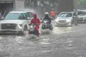 Rain Alert: दिल्ली-NCR में झमाझम बारिश, गुजरात में 24 घंटों में आठ लोगों की मौत, IMD ने जारी किया अलर्ट