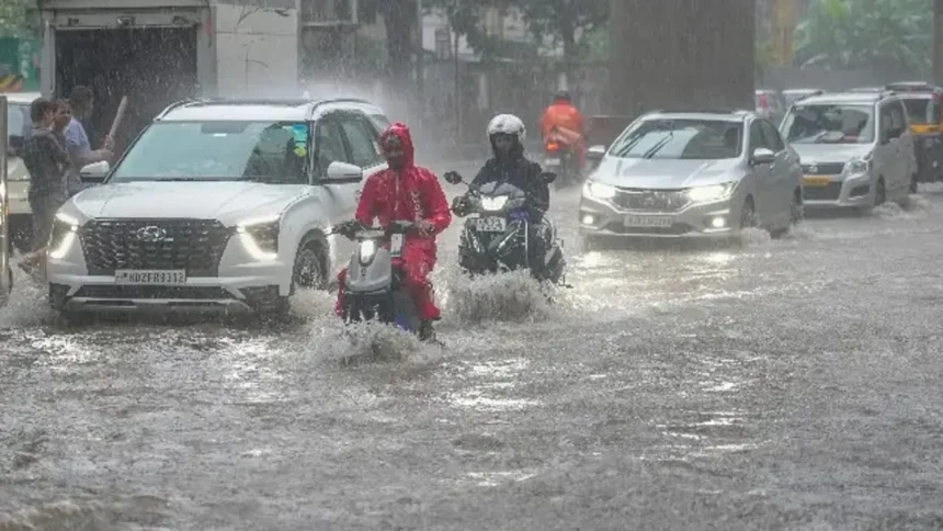 Rain Alert: दिल्ली-NCR में झमाझम बारिश, गुजरात में 24 घंटों में आठ लोगों की मौत, IMD ने जारी किया अलर्ट